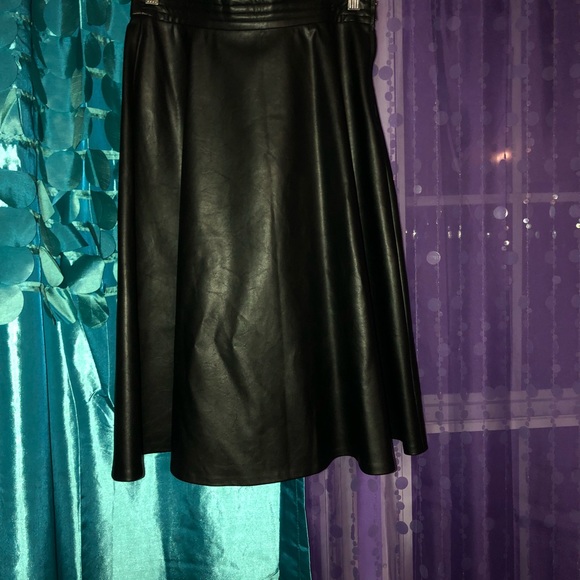 BLACK SKIRT - Picture 8 of 8